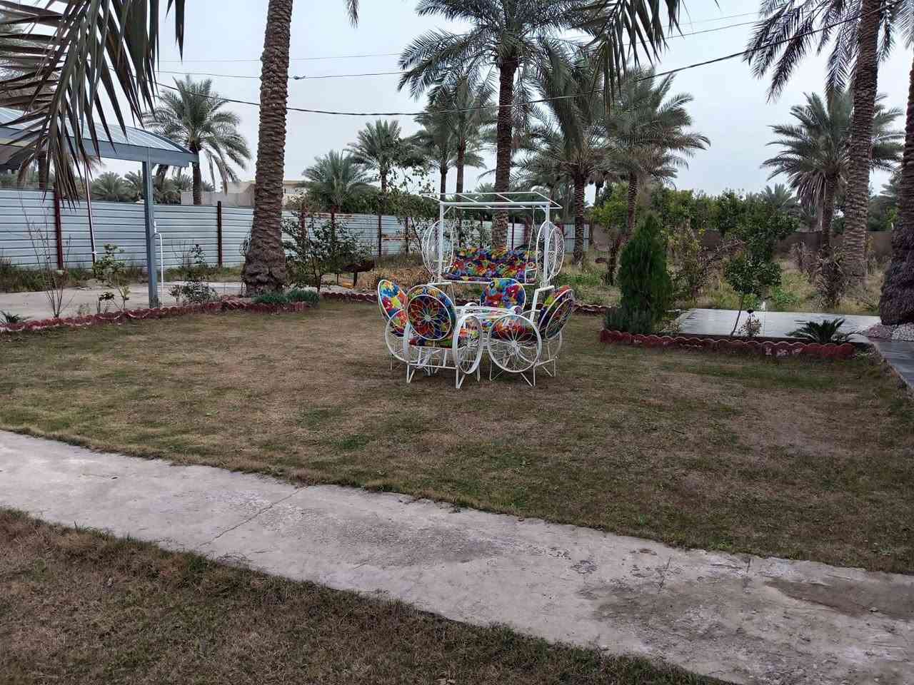 سلام عليكم توجد مزرعة للبيع المساحه دونمين الا ربع طابو زراعي سند ٢٥ تحويل بسم المشتري مباشر سندها مستقل وحيدها مفروزه كامله تحتوي على دار استراحه ومسبح وملحقاتها العنوان بغداد الراشديه قرب مدرسة الواحة الخضراء الاتصال على الرقم ***********
