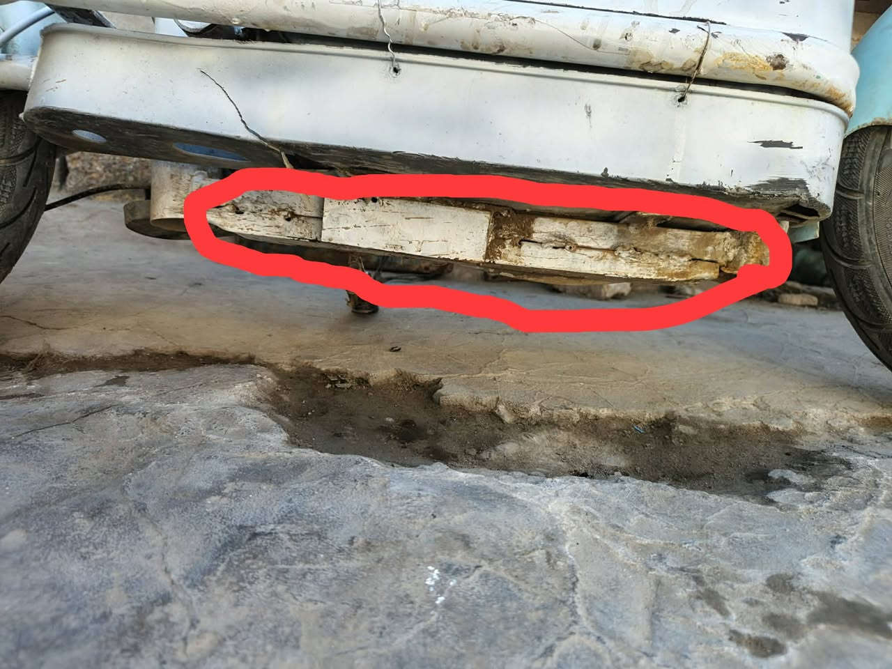 السلام عليكم دراجه شحن بيهه لحيم بلشاصي فقط تايرات جدد بصمات 2 باتري جديد تلاثه سرع  السعر 200 وبيها مجال الاستفسار اكثر اتصل عل رقم مكان الدراجه ميسان قلعه صالح ***********
