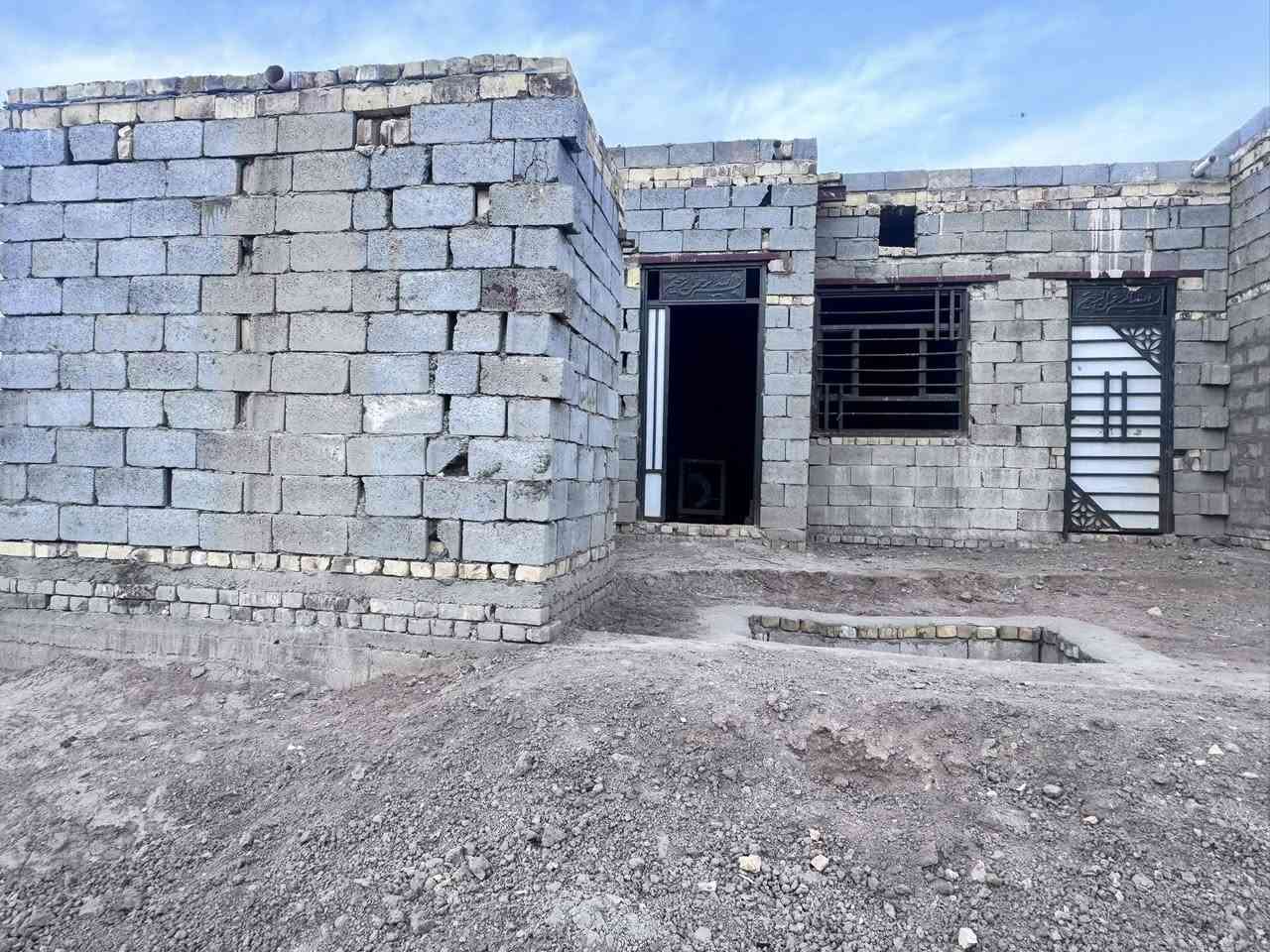 للبيع – هيكل بيت مبني بالكامل (بدون تسقيف)

📍 الموقع: رفاعي – طريق أبو لماش
حي عدل، قريب من الحقل

📐 المساحة: 160 متر مربع

🏗️ الوصف:
البيت هيكل مبني كامل، بس قرف مامسكوفات 

🌟 المنطقة:
منطقة حلوة ومرتبة، ما بيها إزعاج، مناسبة للسكن العائلي وهادئة.
***********

📞 للاستفسار أكثر على الخاص

⸻
