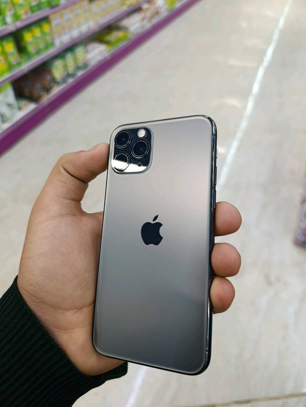 الرمادي الزراعه خلف تربيه بنات .... ايفون 11برو وكاله وكاله نضافه 90/100 تلفون كلش حلو رايده ب 290 و بيه مجال بسيط