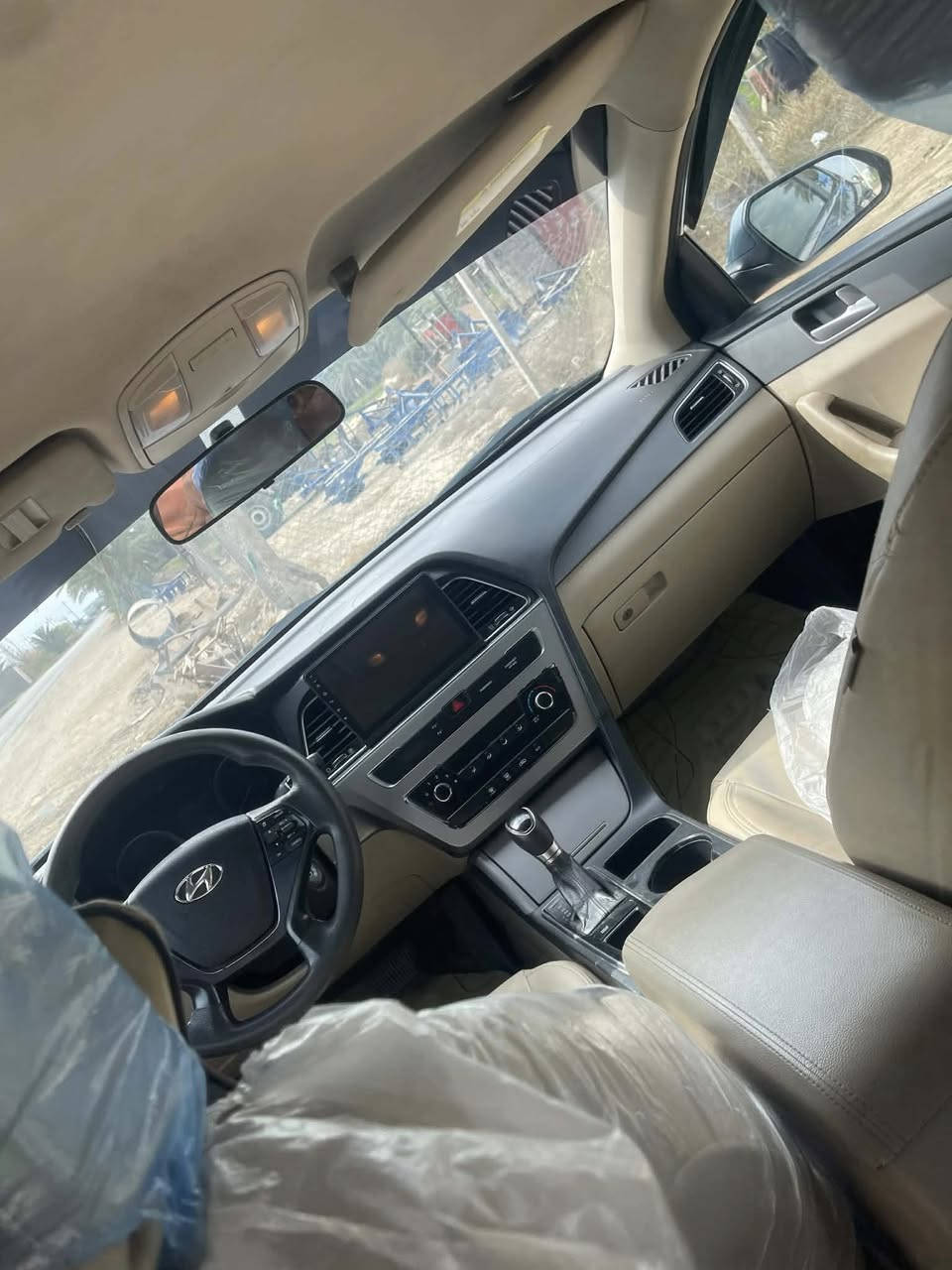 السلام عليكم 

سوناته 2015 امريكي رقم كربلاء الدولي وكاله مداور 

حاضر  جاهزه من حداديه تبريد تخم تاير لايت زنون 

سونار مرفق بالمنشور جاهزه ما نقصه كلشي 

مكان السياره الحله الحمزه الغربي109 وبيها  مجال قليل جدا

للستفسار *********** ال مو شراي لا يتصل
