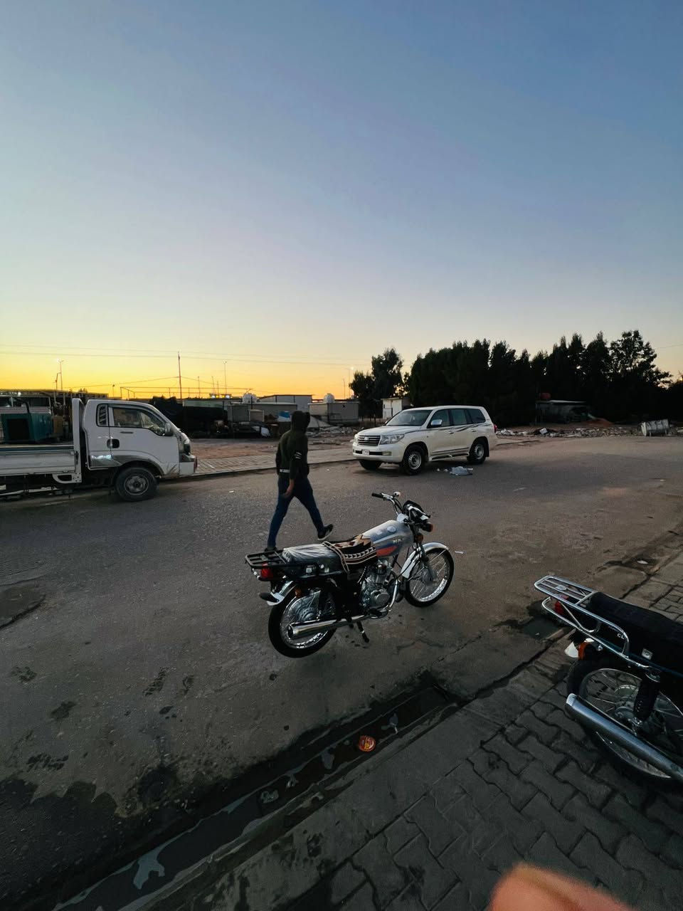 سلام عليكم للبيع اصولي شاصي 19 وكيل عارضي تعمير 25 كله شلامجه اصلي سعر مليون250 بيه مجال قليل حك جيه فقط واتساب *********** مكان نجف كوفه
