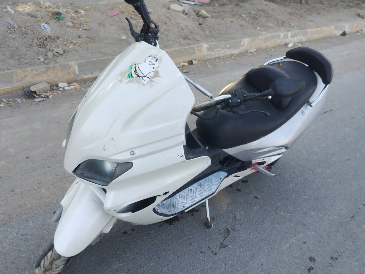 فورزه صفر ٦ للبيع نضيفه شوفت عينك مكاني قضاء الدوايه السعر ٧٠٠وبيه مجال
***********
