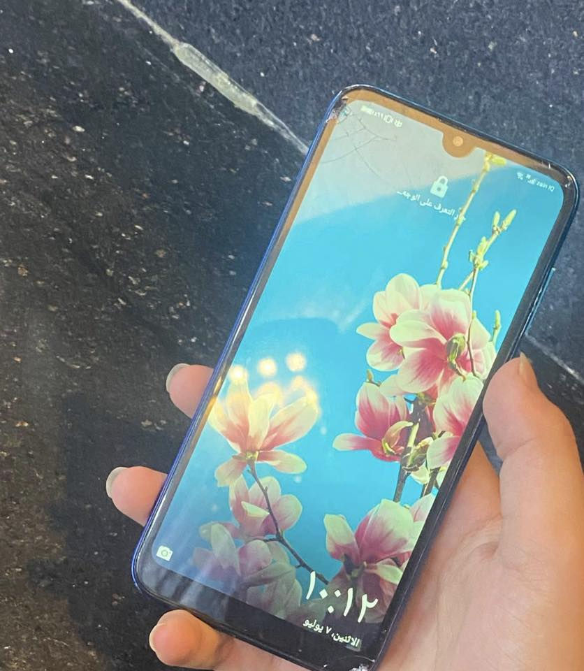 هواوي  y7 برايم
ذاكرة ٣٢ 
مامبدل شي فقط الملاحظات الي كدام العين 
كلو شغال
بس من تخابر لازم تفتح سبيكر وتحجي 
السعر 32 وبي مجال


**إذا كنت صاحب هذا الإعلان وتريد حذفه لأي سبب، رجاءا أرسل رسالة إلى الدعم الفني**