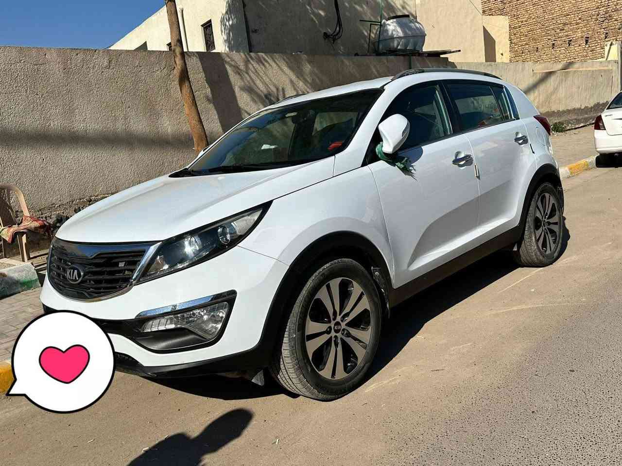 السلام عليكم سبورتج ٢٠١٤خليجي محرك ٢٠٠٠مكفوله من الضربه والصبغ والتبديل كير ومكينه وتبريد وحداديه جاهزه السياره على ايد وحده بيه ملاحظات بصيطه سوناره وياهه ماشيه ١١٠ كيلو  رقم بغداد باسمي مكان بابل السده المهناويه رقم التلفون ***********
