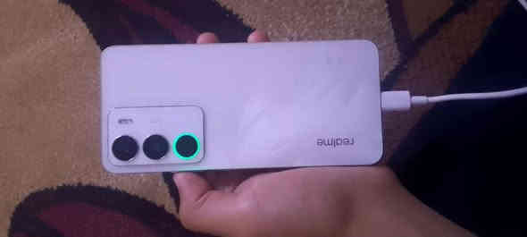 موبايل قبل ثلاث ايام اشتريته بالكرتون ذاكره 256 رام 24 انطيك اياه شرط السعر  170
***********
