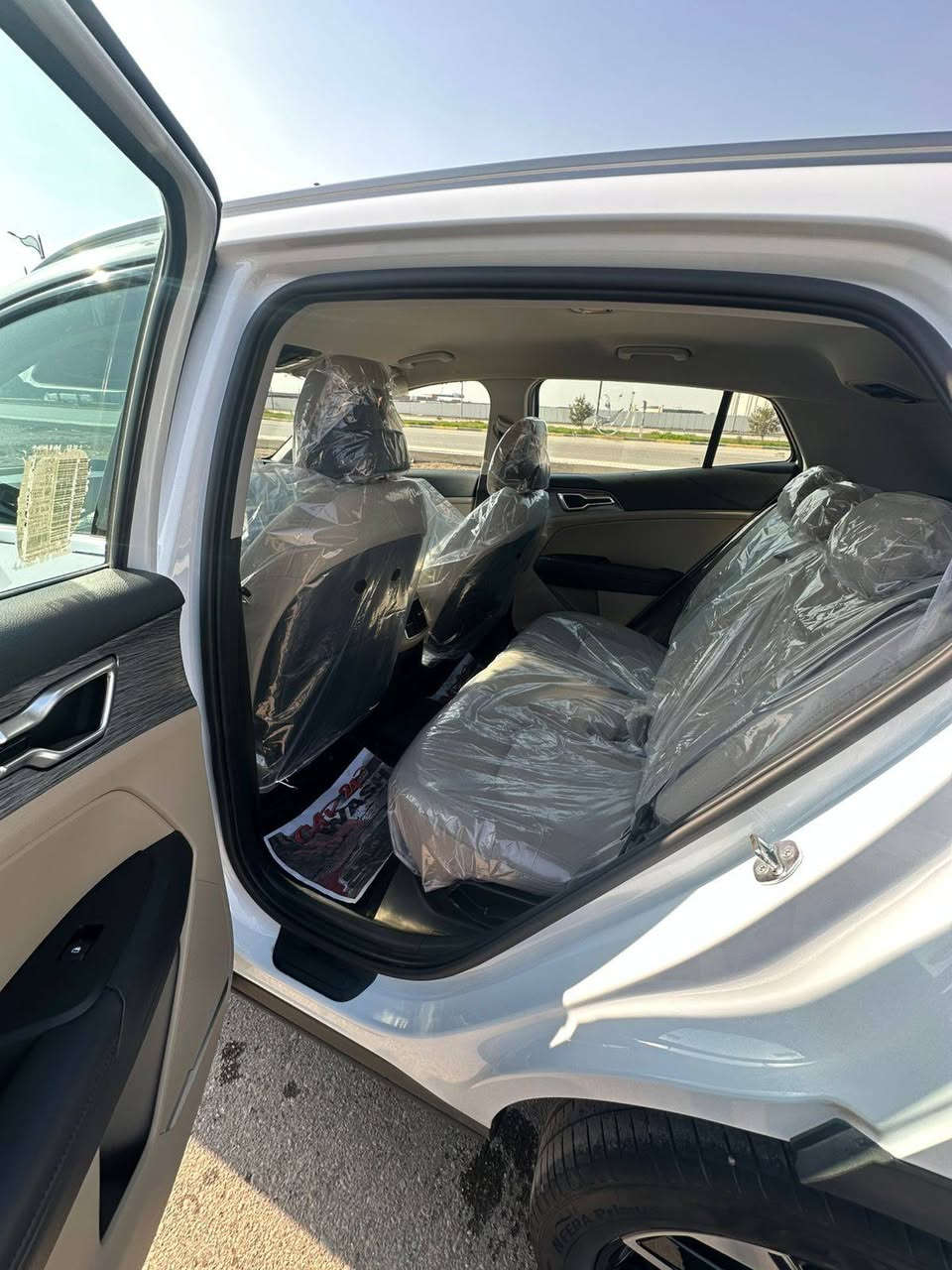 🚗 للبيع: كيا سبورتج 2024 – وارد خليجي
📍 مكان السيارة: بغداد 
📞 للتواصل: ***********
💰 السعر: 215 وبيه مجال للطيبين 
📊 المسافة المقطوعة: 17الف
🛠️ المحرك: 4 سلندر 2000cc

⚙️ المواصفات:
• فول مواصفات عدا فتحة السقف
• بصمة تشغيل + تشغيل عن بعد
• مقاعد أمامية كهرباء مع تدفئة
• شحن تايب C بالكشنات + شحن وايرلس
• شاشة كبيرة
• كاميرا خلفية
• حساسات أمامية وخلفية
• تبريد قطعتين
• درايف مود – أوتو هولد – نظام منحدرات
• هاند بريك بصمة
• مرايا كهربائية
. ملاحظات موجودة بالسونار
• رقم السيارة بغداد الدولي الجديد
• بااسمي تحويل مباشر
