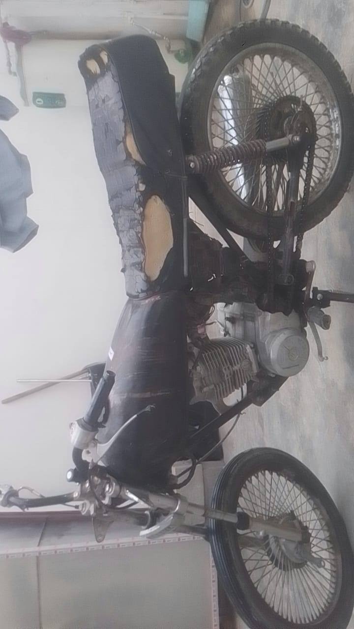 دراجه ارشى للبيع اوراق مابيها يعني كوم حديد دراجه اكفلك من سرقه بس سعر ١٢٥بيها مجال عنوان دلى عباس 
رقم ***********
