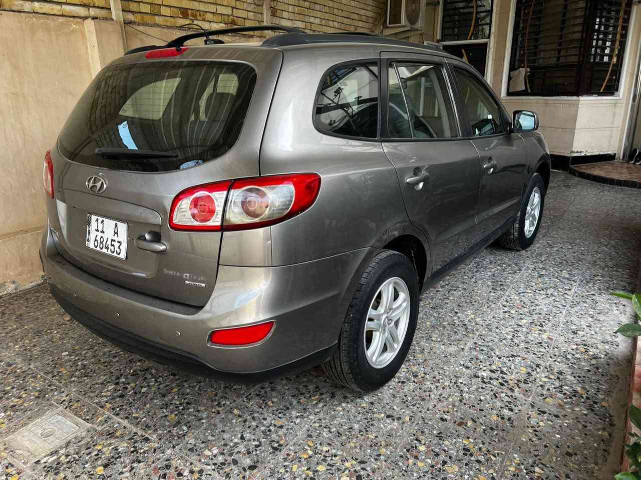 من رخصه الادمن المحترم
هونداي سنتافي موديل 2011 مكفوله من الصبغ والظربه 
والتبديل مكينه كير حداديه صدر تخم تاير تبريد ثلج المواصفات تحكم استيرن شاشه كامره محرك 2400
رقم بغداد بأسمي السعر 138 وبيه مجال غير متواجد 
فيس الشراي يتصل للاستفسار (***********)
