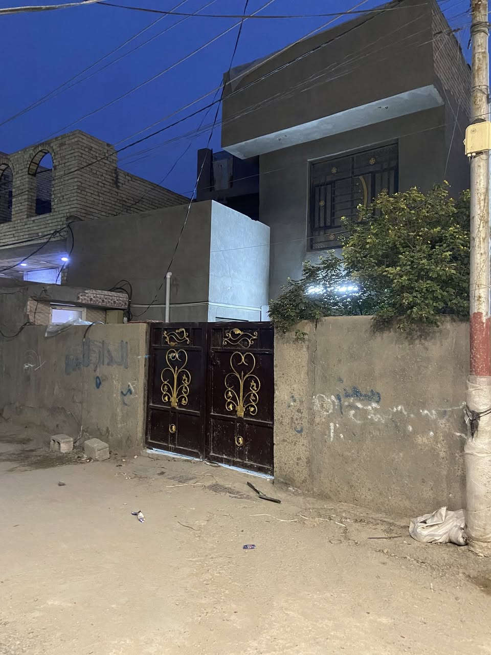 السلام عليكم بيت للبيع
حي الربيعي قرب التقاطع مساحة 160 
يتكون من طرمة +حديقة +قطعة + هول + استقبال +غرفة نوم عدد 3 +حمامات داخلية وخارجية 

للاستفسار /***********
