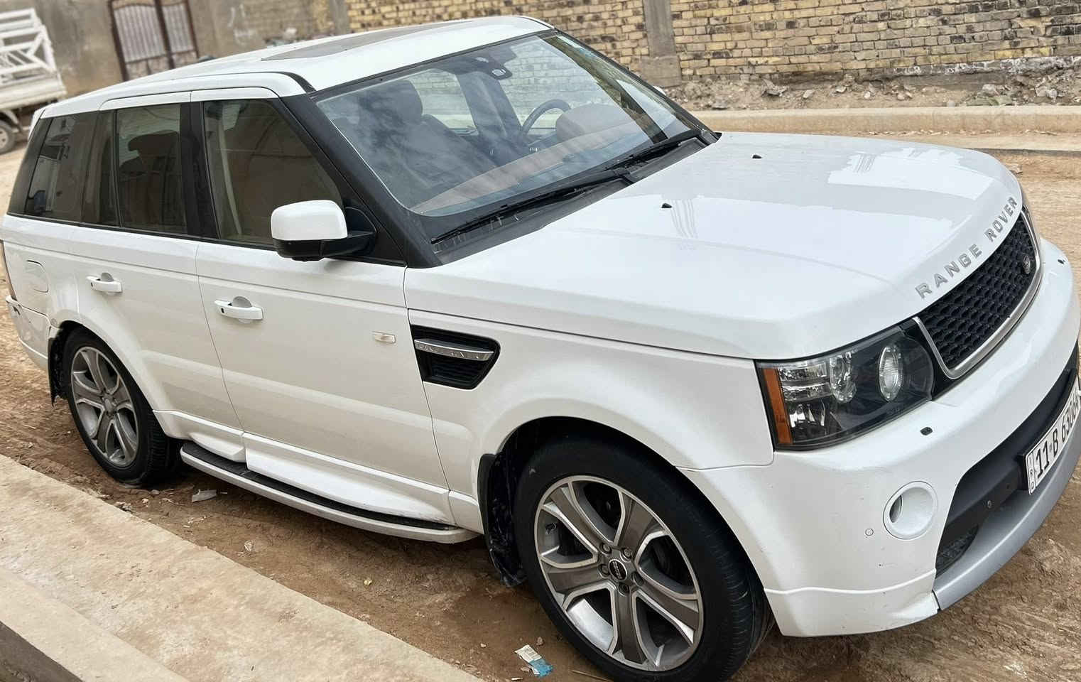 السلام وعليكم رانج روفر موديل 2013  رقم بغداد جديد سعره(160))ورقه خليجي وكالة سردار
بيع او مراوس حسب القناعه 

فول مواصفات

مكينه 8 سلندر عادي بدون سوبر المرغوب

ماشيه 83الف حقيقي 

مكينه وكير شغل وين ميعجبك اطلع وفحص جديده بمعنه الكلمه 

كامله من كلشي 

فتحة سقف بصمة 

تشغيل وبصمة ابواب 

جكات تصعد وتنزل 

كشنات كهرباء تدفئه وتبريد وكشنات جلد  

رادارات وخلفي دمام صوت هارمن كاردن متكامل  زراق لايت جنطة كهرباء  ثلاجة شاشه كبيره نقاط عمياء وضعيات قياده متعدده  تحكم ستيرن جهتين شفتات ستيرن حساسات امامي خلفي مثبت سرعه السياره جديدة بمعنى الكلمة 

مكاني بابل 

الاستفسار ‭0772 190 5096
