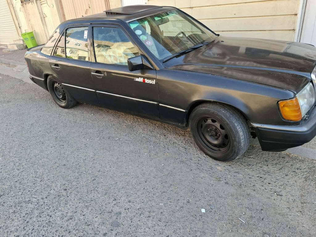 مارسیدس e300 گێڕو مەکینە ی بە طە ۲.٥۰۰ ئەوەلیات و حاسیبەیە 
۲٥ گەڵاو معامەلە لە سلێمانی
*********** السليمانية, العراق
