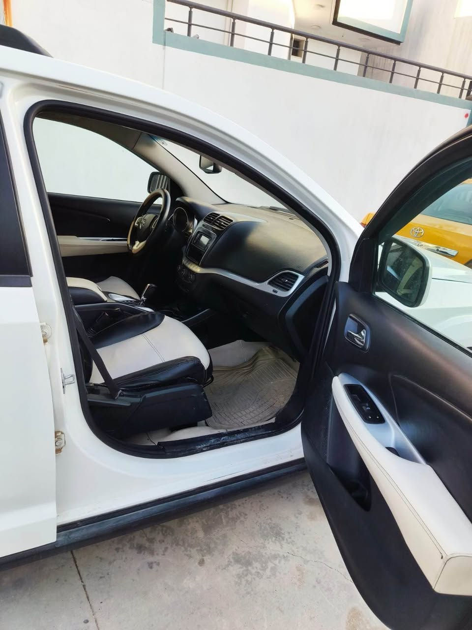 سيارت دوج جورني موديل 2012
سياره فول مواصفات 
بصمه تحكمات استيرن جهتين
ماسيه 192000
ضرر السياره نص جاملع + نص باب جهت السايق او كم رصعه 
مكينه 6 سندر 3600
تدفئه وتبريد فول جاهزه حجي كهربائيات كله شغاله سياره دبل طاك جهت السايق فقط
جوين داخل محرك طاك 
مكينه مبدل حاويه بلادي شرط 
سعر السياره 105 
رقم هاتف  ***********
مكان السياره كركوك حي الواسطي كركوك, العراق
