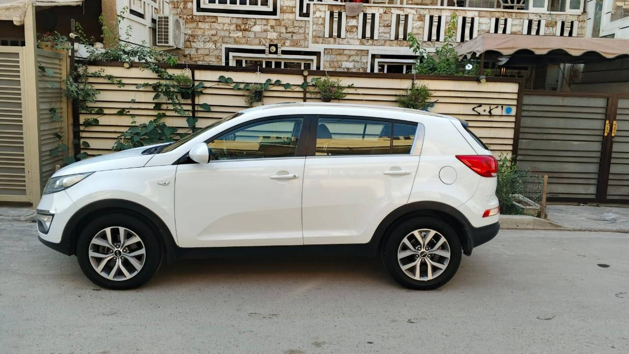 السلام عليكم للبيع كيا سبورتج 2016 خليجي سيارة مكفولة من الصبغ والضربة بيهة باب الصدر رصعة معدلة عل البارد سيارة جديدة جدا جدا ماشية 150الف حقيقي موصفات سيارة عادية والسعر 165 ورقة المكان الكرادة الرقم ***********
