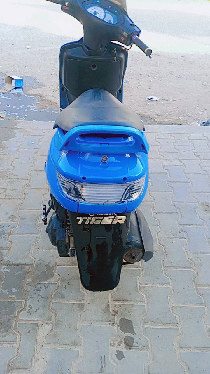 للبيع فراشه فحل دسك كهربائيات شغاله محرك نهضه ونعومه فول نجف حي العسكري كبل سعر 400موبايل ***********
