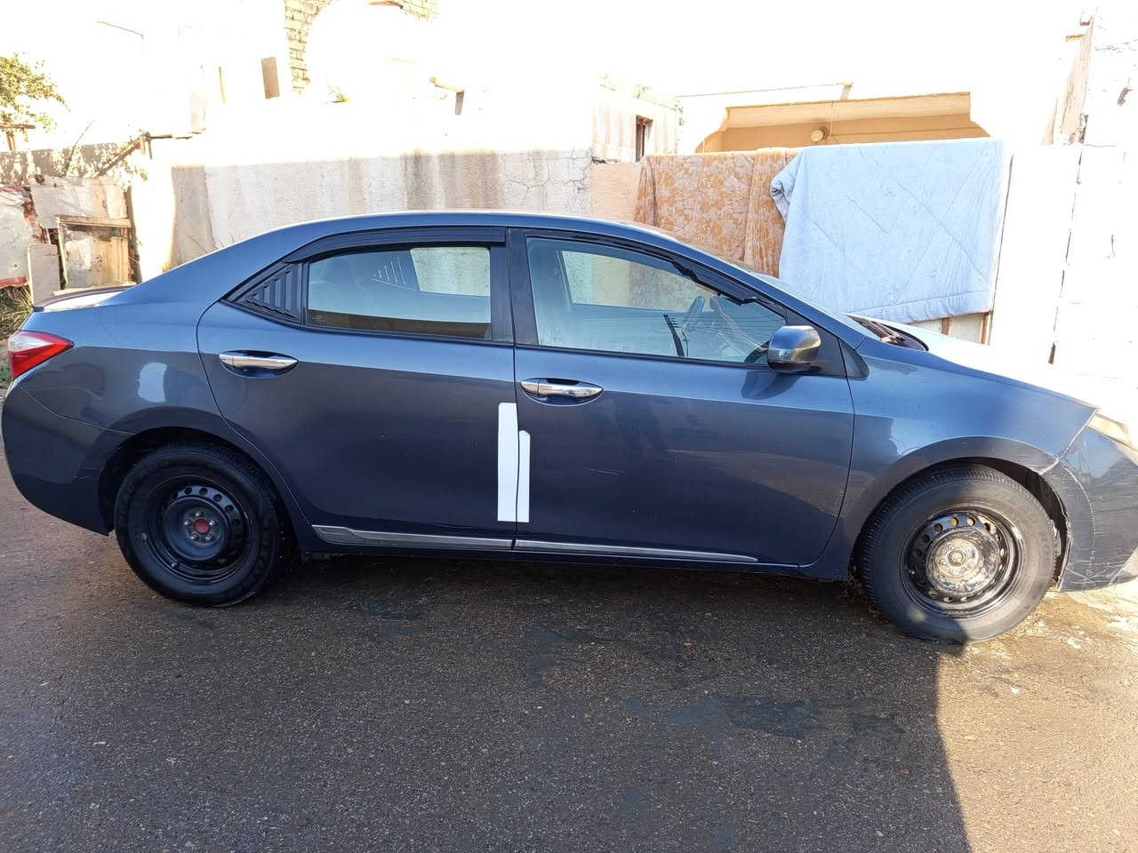 سلام عليكم كورلا موديل 2016  ضررها بس البنيد مبدل بلادي سياره مكفوله تخم تاير جديد رقم سليمانيه بدون دواخل بدون ارباكات بسمي رقم *********** لمكان ديالى
