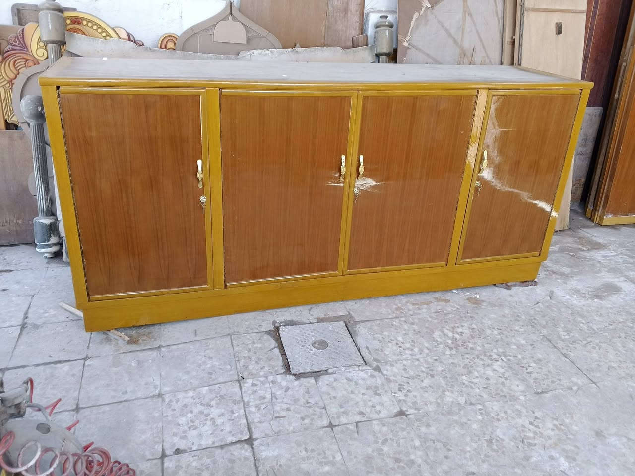 سلام عليكم بوفيه ام ربعه تسكام كامله صبغ قفاله يدات لمعه رش نضافه نفس بصوره سعره 150 بي مجال بصيط مكان نجف حي مكرمه قرب مركز وفاء تواصل خاص او على رقم ***********
