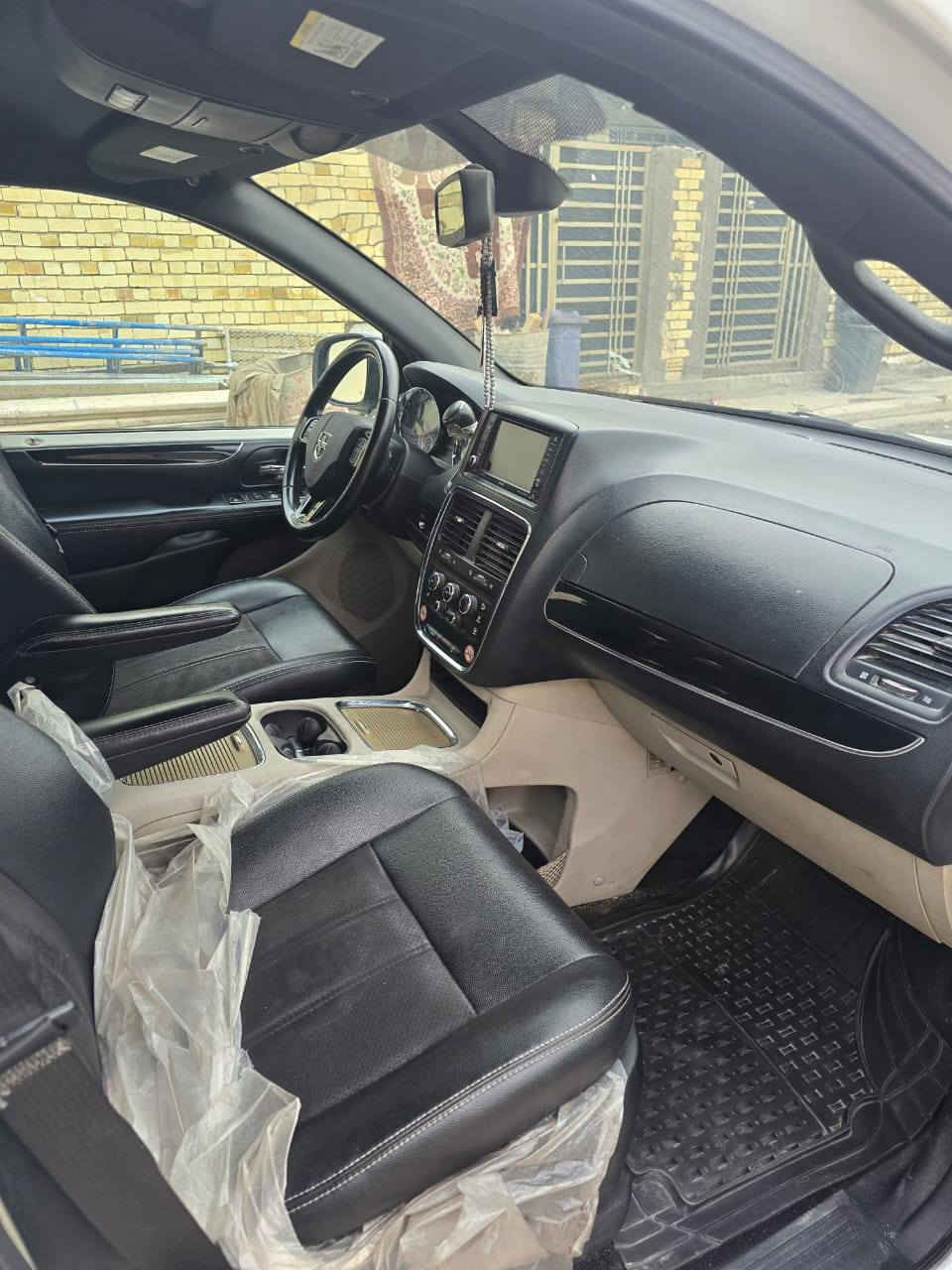 دوج كرفان موديل 2019 مكينه 3600 باب وصندوق كهرباء تشغيل عن بعد كشنات جلد اسود بلع تبريد 3 قطع فرس ارضي وسقفي تحكمات ستيرن مانع انزلاق نضام ايكو اقتصادي
السعر 170 وبيها مجال بسيط الاتصال على صاحب الرقم 
***********
