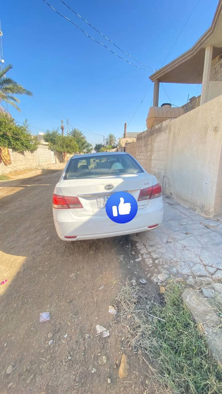 سلام عليكم BYD G3 2013
السياره بسمي رقم بغداد انكليزي 
كير ومحرك بلادي 
محرك بيه لاستيك ولف 
هزه جديد سنويه 2027
سياره كمله ما بيه اي نقص 
سعر(50)
***********
