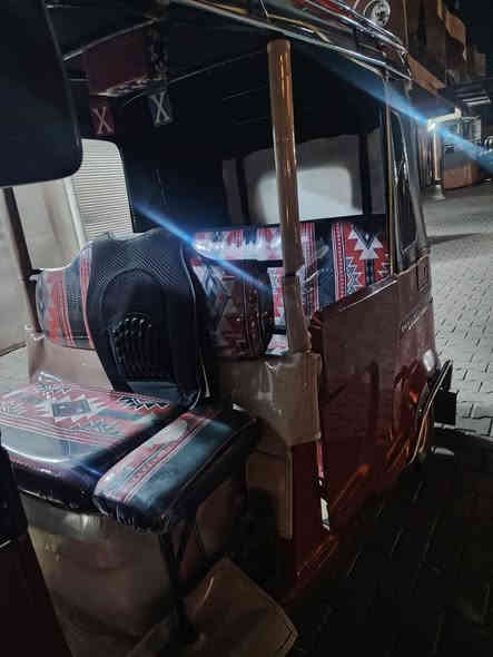 السلام عليكم 
تكتك للبيع موديل 22 شهر 5 مرقمه وكاملة من كلشي
نظيفة من مكينه وكشر شوفة العين 
سعر 7700 
تحويل ثاني يوم 
مكاني بغداد/المحمودية
