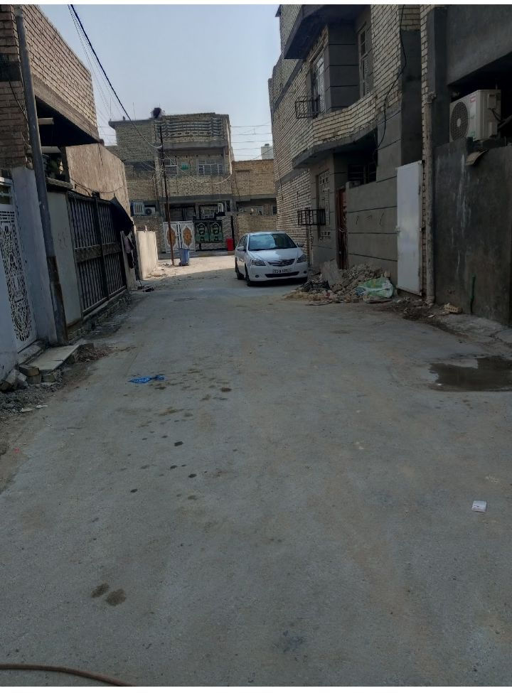 مشتمل 50 للبيع شارع 20 حي الرئاسة المنطقة الخلف معمل الغاز خلفية البيت كامل من الداخل استقبال وصالة ومطبخ وخدمات والطابق الثاني نوم وصالة وحمام كبير السعر 50 وبي مجال 
***********
