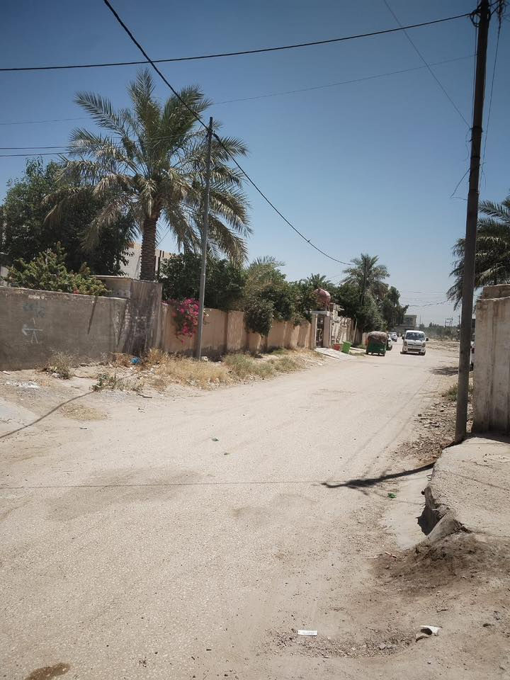 السلام عليكم 
بيت للبيع
مساحه 200م
البيت مكون من طابقين 
الطابق الاول :
كراج 
صحيات خارجيه 
استقبال 
هول
صاله
غرفه
مطبخ حار بارد 
الطابق الثاني:
صاله +غرفه
عنوان البيت:
حي الحسين شارع سيد طالب في نهايته
السعر خاص 
الرقم:***********
يوجد واتساب
