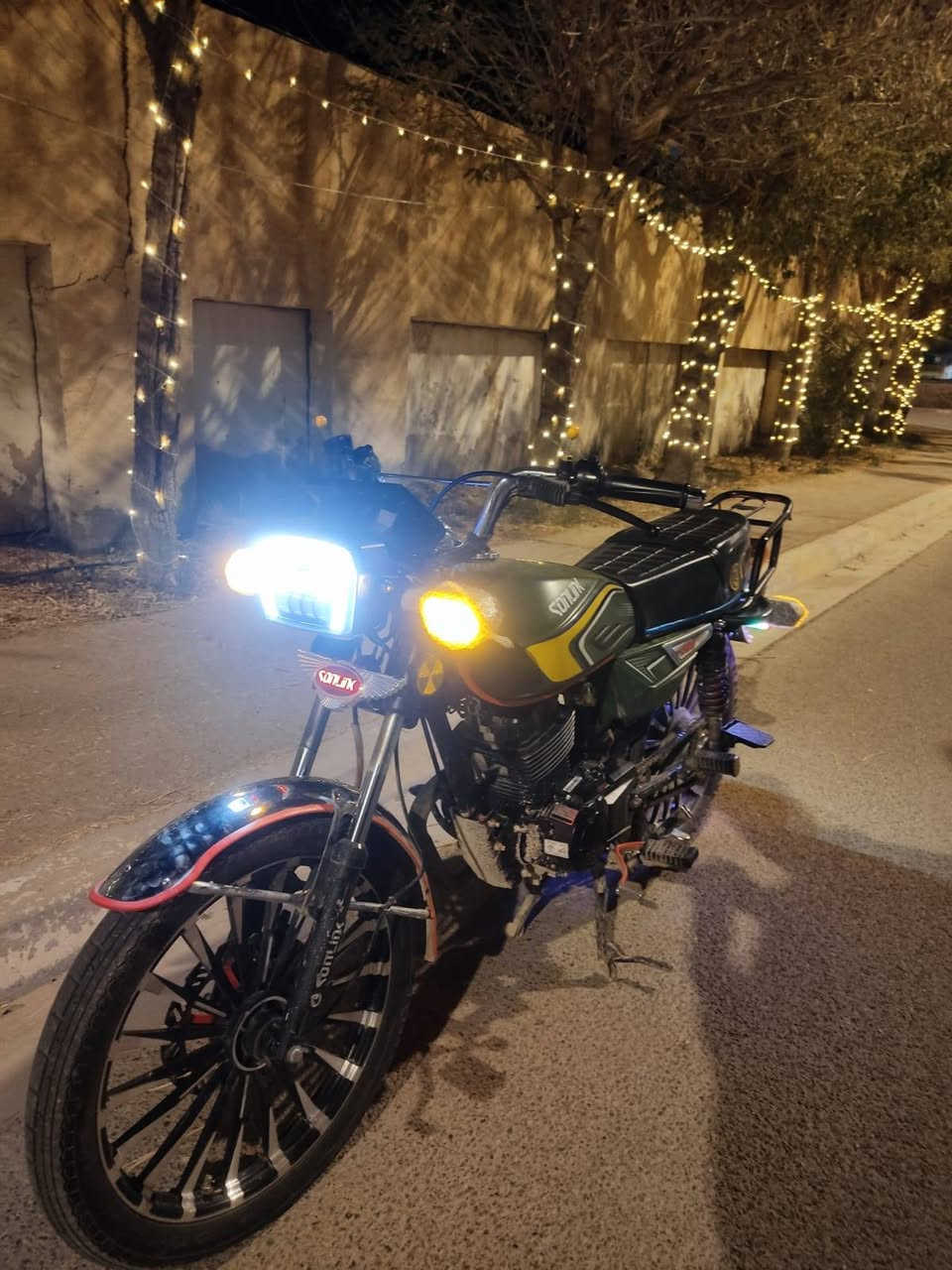 السلام عليكم
للبيع ايراني موديل 25 محرك 200 

كفالة عمالة ماشي 6000

***********
