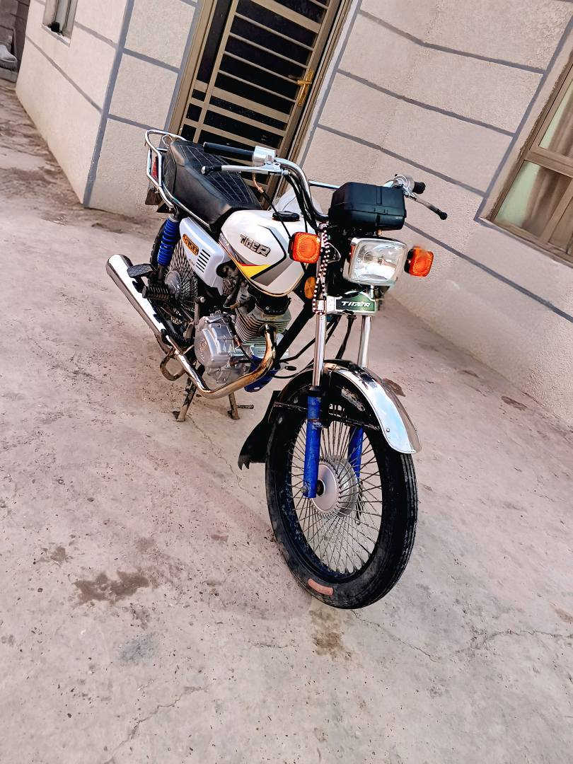 سلام عليكم إخوان إيراني 4 كير موديل 21 دراجة ما نقصهة شي مكفولى كفالى عامة شرط تاخذهة شلعة ومعدل سعر 400 وبيهة مجال حك الجية مكاني بغداد الشعلة رقمي واتساب متواجد  *********** بغداد, العراق
