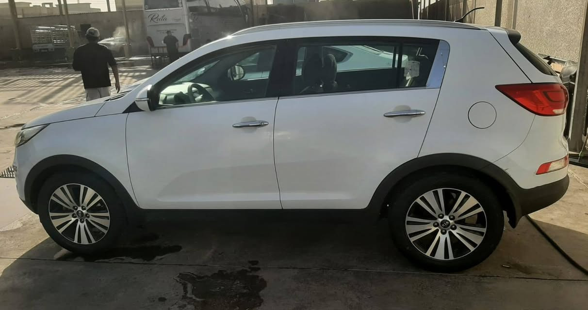 السلام عليكم كيا سبورتج 16 خليجي ماشيه 160 سياره مكفوله من الضربه والصبغ والبارد رقمها بغداد شاشه كامره كشنات جلد كير محرك صدر كله مكفول مكانها الصابيات الرواد قرب جسر الدوار السعر 167 وبيهه مجال هذا رقم صاحبها ‭***********
