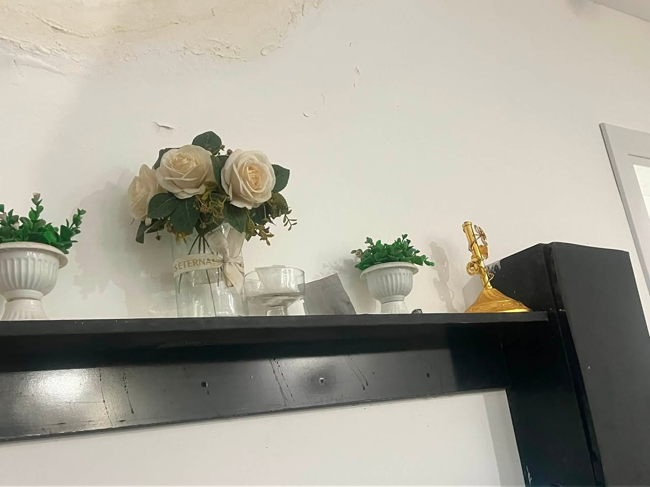ميز بلازما للبيع مع بكارات  نراكيل اصليه خشب 🪵👍استفسار اكثر ***********واتساب👍
