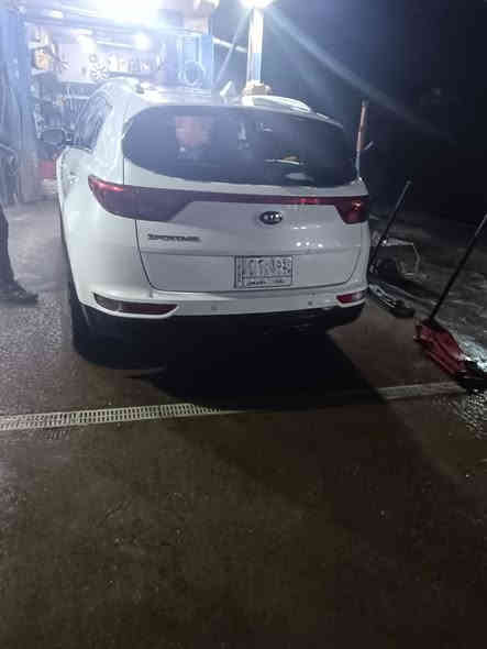سلام عليكم سبورتج 2017خليجي مكفوله من اي دعمه بيه شويه طخه باجاملغ السائق وفاتح كازكيت بيه مبدل بيه شويه ملاحظات يجي وبي خير ويدلل مكان السياره الزعفرانيه دور الشركه/***********/ السعر 178$
