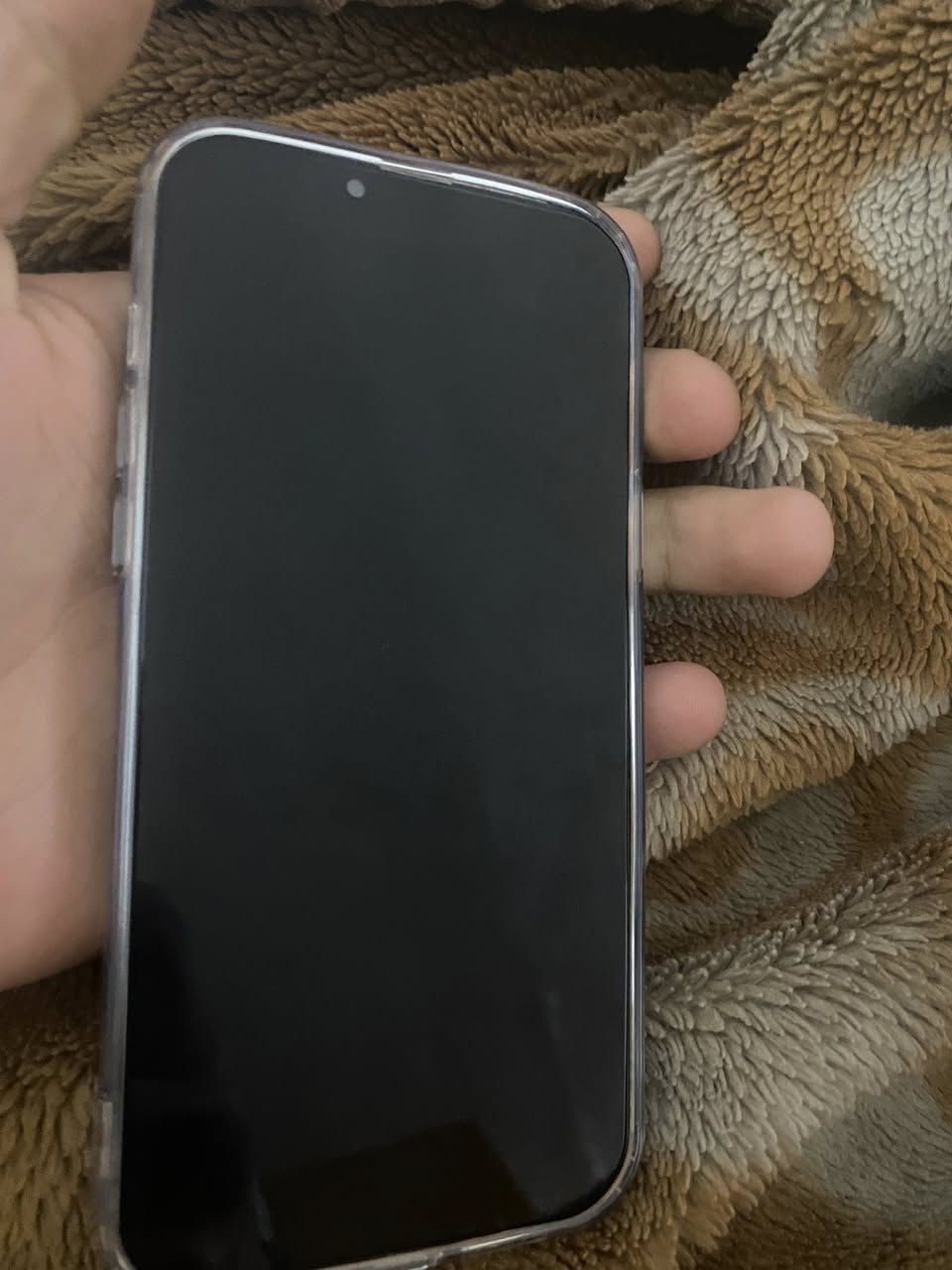 سلام عليكم حبايب ركزو وياي عله هيج قطعه ايفون 13برو ماكس ذاكره 256/لون ذهبي/نضافه90/100 وجهاز بطاريه 83بسبب التحديثات واستعمال قليل وبطاريه مبدله اصليه اصليه ضمان شرط صوره كبالك وكلهاذ ويا شاحنه كامله اصليه مو بس كيبل وكارتونه وجهاز ضهر مالته بزاويه كلش كلش مبينه شويه فطر وهم ناشره بسببي طخيته بشي وجهاز معروض ب600وهاذ سعري كلش محتاج الفلوس بضرف عنواني بغداد ورقمي ***********
