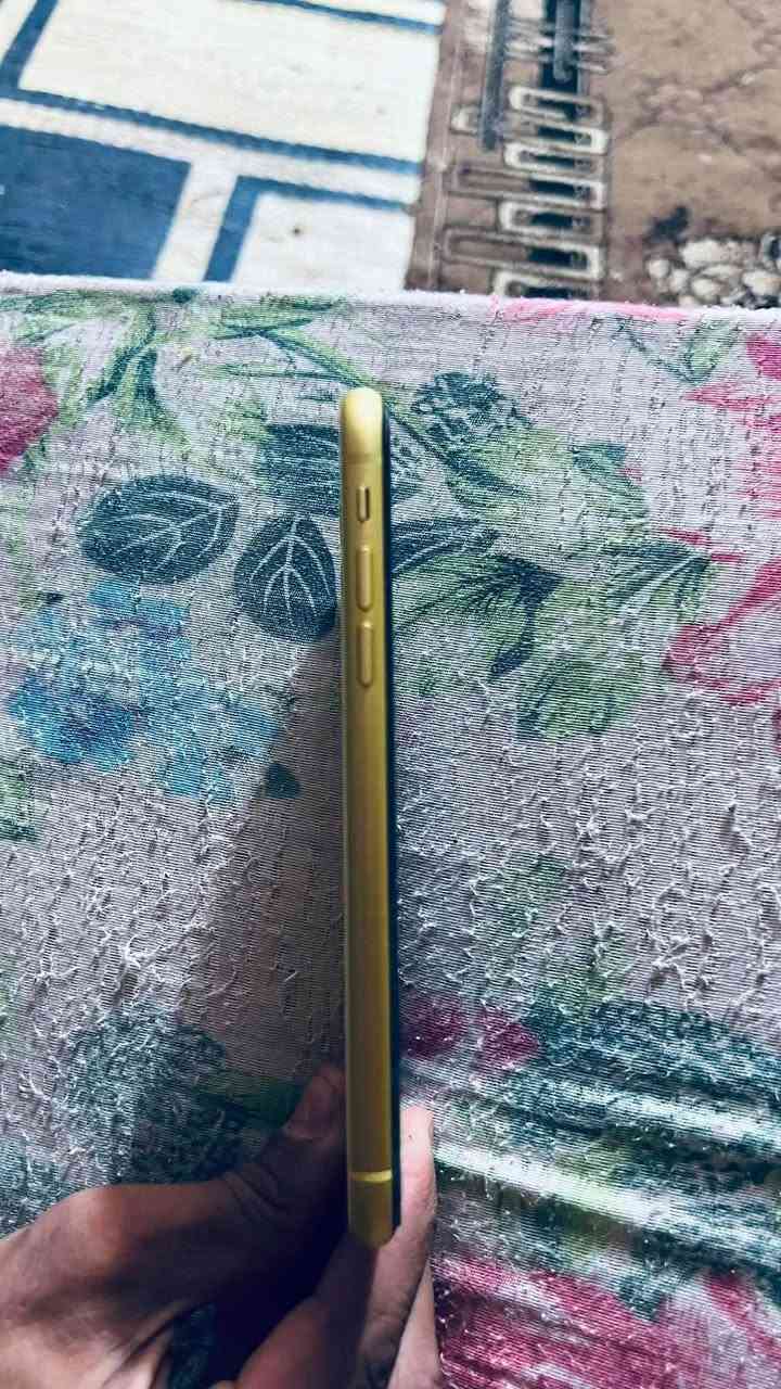 سلام عليكم آيفون ١١ عادي للبيع جهاز مكفول  ٧٤  جهاز نضيف سعر خاص وهاذه رقمي***********
