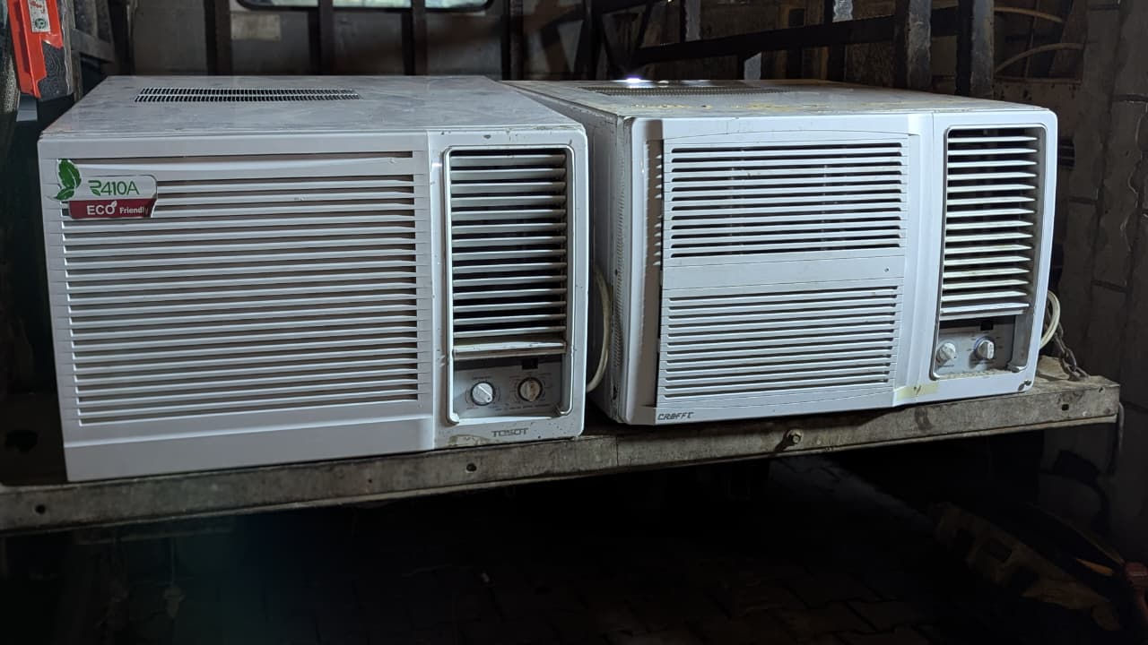 من رخصة الادمن السلام عليكم 

 مكيف TOSOT طنين بحالة ممتازة جدا بسعر 300الف مع ضمان 10 ايام
مكيف CRAFFT طنين بحالة ممتازة بسعر 280 الف مع ضمان 10 ايام 

اتصال على رقم الواتس /***********
