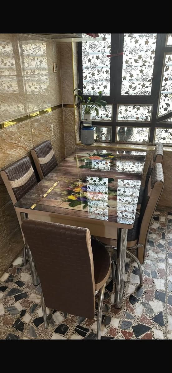 السلام عليكم طاوله للبيع مال طعام سعرها 180 بيها مجال بسيط ونضيفه كلش اخت جديده 5 كراسي وياها ثياب كراسي كذالك مكاني نجف 🎀🤍


**إذا كنت صاحب هذا الإعلان وتريد حذفه لأي سبب، رجاءا أرسل رسالة إلى الدعم الفني**