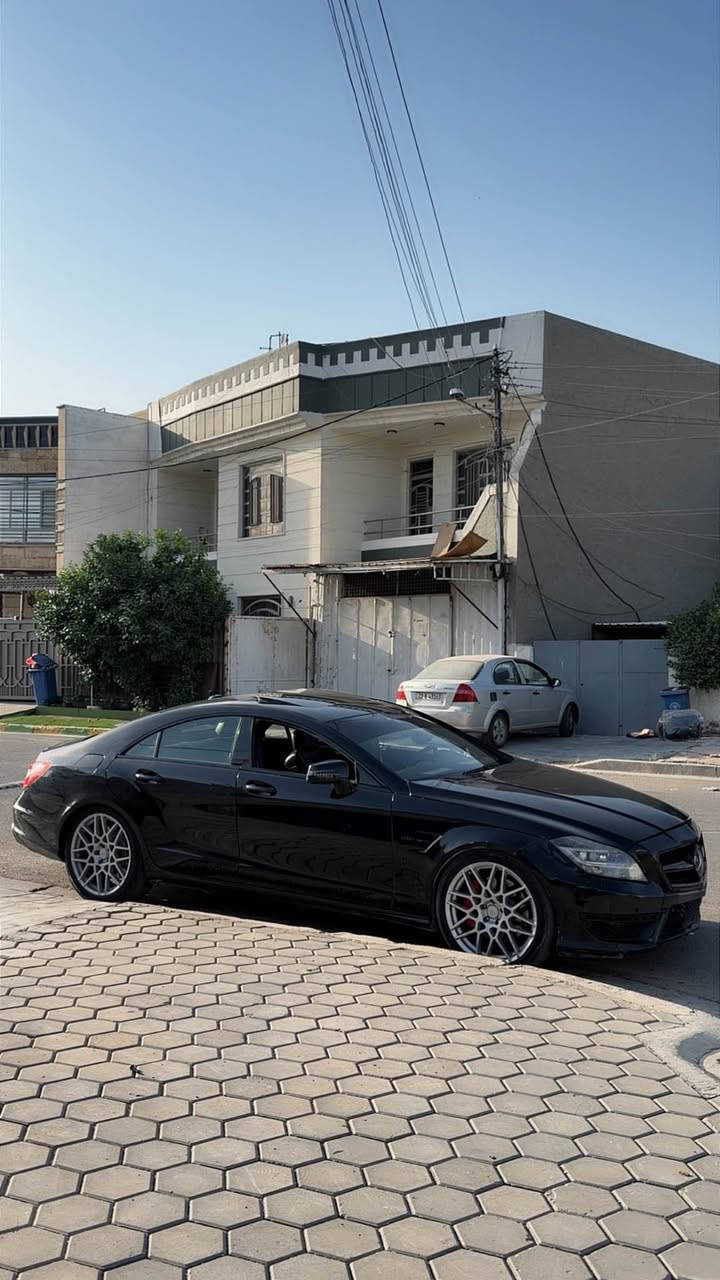 تحيه طيبه اخوان للمراوس فقط قطعه من اصل 2 بالعراق والوحيده سوده CLS AMG 63 اصل 
2012 v8 تون توربو 
فول 1/1 اعلى فئه 
بيهه كم نقص بسيط فقط 
مكاني بغداد حي الجامعه 
*********** بغداد, العراق
