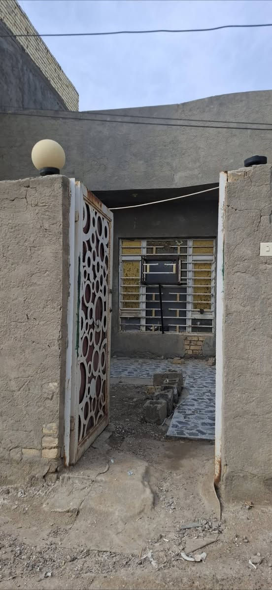 دار للإيجار مساحة ١٠٠ متر في منطقة الكوت الجديدة نزلت البترومين قرب اسواق حمادة يحتوي على غرفتين وصاله ومطبخ و صحيات خارجية للاستفسار اكثر الاتصال بالرقم ***********
