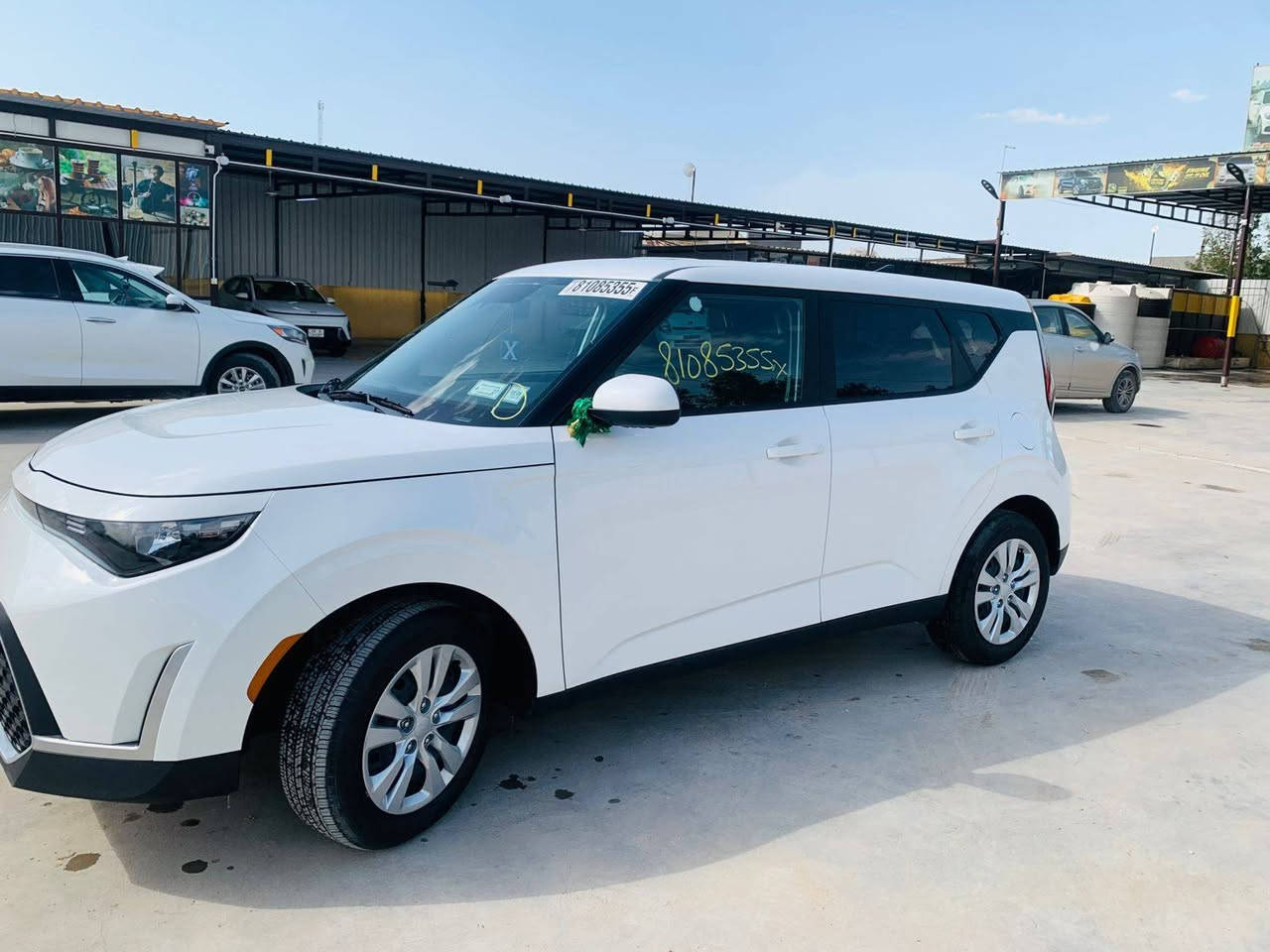 السلام عليكم ورحمه الله وبركاته
للبيع  فقط كيا صول موديل 2025
لون ابيض صدفي
وارد امريكي
المحرك  2000 دوش 
تحكم استيرن/ شاشة كبيرة 
سستم سماعات / واير لس 
توقف ذاتي /رادارات جانبية 
كاميرا خلفية 
وبقية المواصفات المعروفة 
حادث السيارة سطحي 
بدون ايرباك و كافه الايرباكات سليمه
فقط تبديل جاملغ والباب معمر نفسه السياره ليبل واحد 
للاستفسار الاتصال على الارقام التالية 
***********
***********
