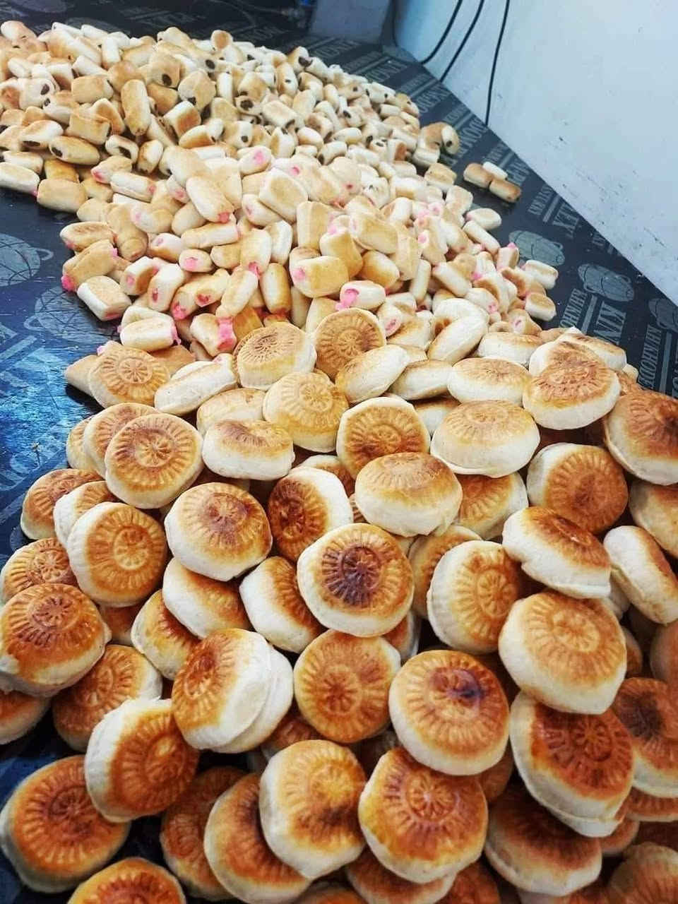 كليچة ومعجنات بيبي طعم يستحق التجربة 😋👌🏻
يوجد لدينا كليچة بجميع الحشوات ( تمر / حلقوم / مبروش / سمسم / جوز )
وكعك أهلنا الذيذ ( كعك سمسم / كعك دهن )
يتوفر خدمة توصيل بغداد والمحافظات 🚗🛵
للطلب مراسلة الصفحة 📩
او الاتصال على الرقم*********** 
العنوان بغداد الحريه دور نواب الضباط شارع المركز الصحي عبدالصاحب 
#الطعم الاصيل ويانه 
نستقبل كل طلباتكم 
#العراق #بغداد #معجنات #كليجة #افران #إكسبلور #foryo fyp #حلويات #معجنات #لذيذة #دليل #طعم  #الحرية #المشاهير #طق #لايك #الكرخ
