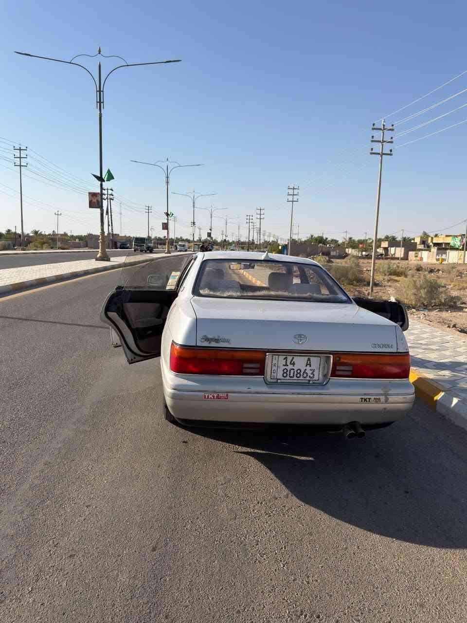 سيارة موديل 1994🚘
 سيارة مكفولة   من الدعامية  لدعامية
 لا صبغ لا حادث ولا  ضربة
 رقم جديد انكليزي 
 السيارة باسمي 
 تبريد +كل  شي في السيارة  شغال+كراسي كهربائية رقم بصرة  
المكان  ميسان_ قضاء قلعة صالح 
 رقم الهاتف ***********
