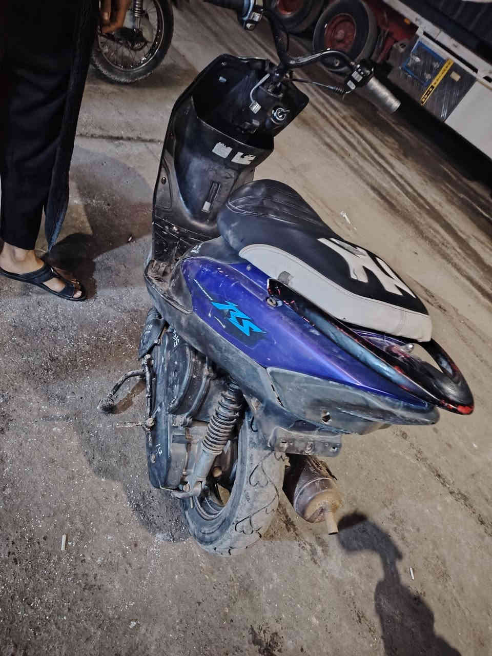 سلام وعليكم دراجه ماكسي عدله  لبيع مفتوحه بس ولفات 1375 ***********
