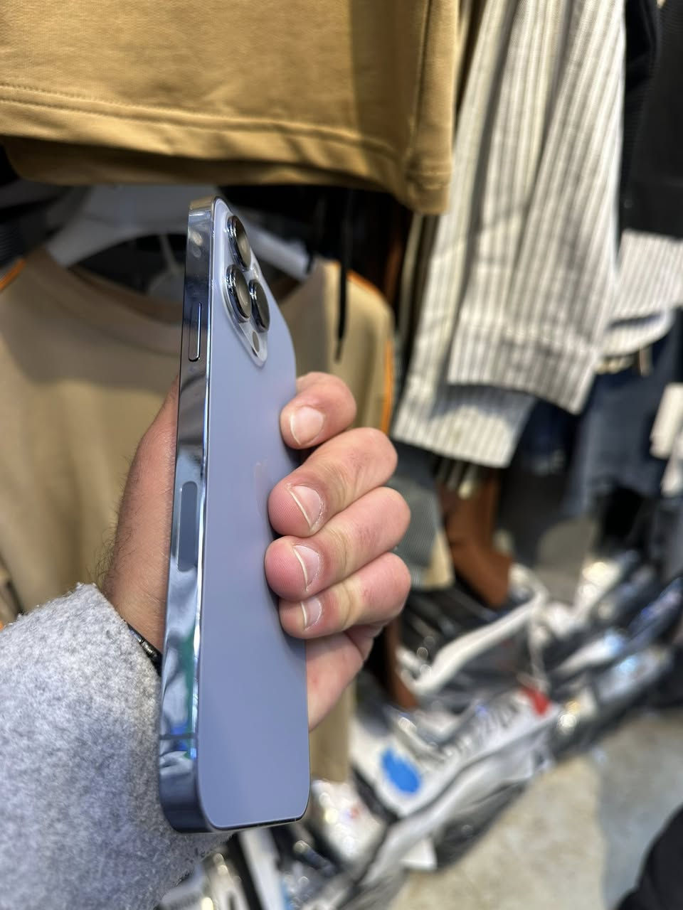 ايفون 13 برو ماكس نظيف كلش استخدام شخصي بطاريه 90 الذاكره 256 السعر 780 وبس مجال بسط  ***********
