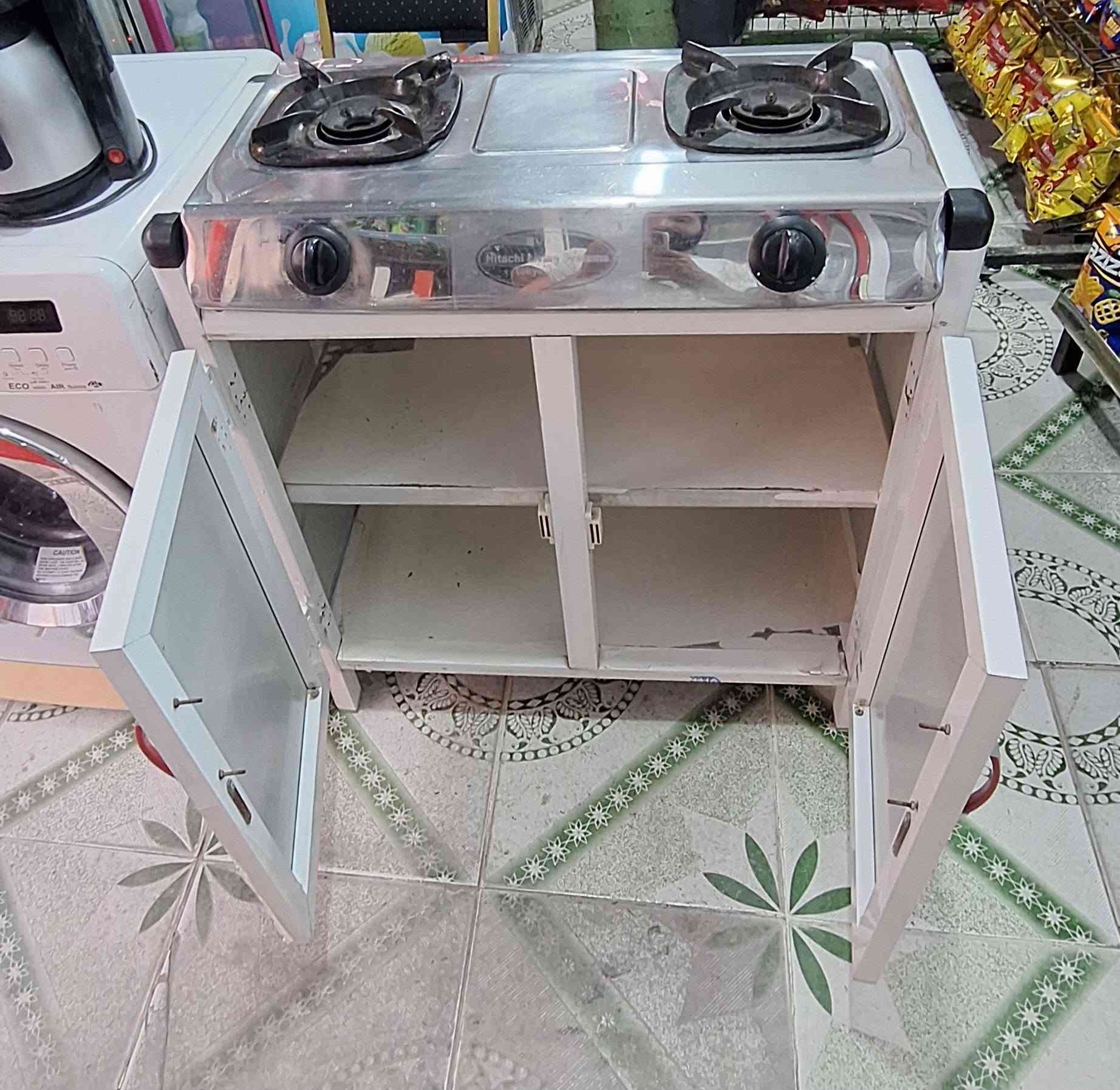 طباخ معا سنك رفوف جاهز نظيف كتير تشتغل توماتيك بدون جرخ عيون تنين مكان هفالان سعر ٤٥ ***********
