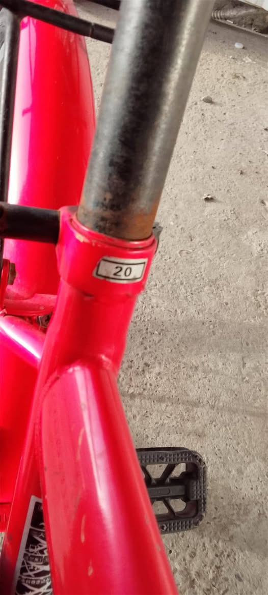 السلام عليكم اخوان بايسكل ياباني نظيف حجم 20 مكان بغداد السعر 50 الاتصال ***********
