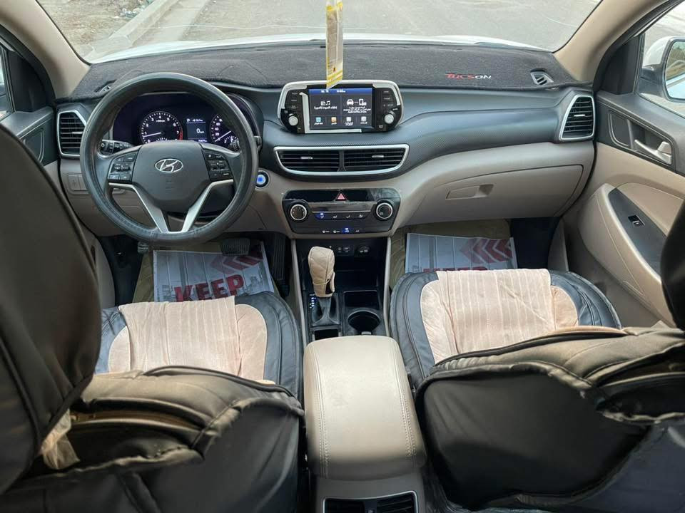 توسان 2020 خليجي وكالة القاصد كوري اصل فول مواصفات بأستثناء البانوراما بدون صبغ او فتح او تبديل  بيه بارد شي 
بسيط بالجنطه وقليل بالبنيد
 رقم بغداد بأسمي السعر 198 ورقه مكان السيارة البصرة للأتصال ***********
