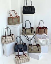 جنط نسائي سعر المفرد 15 آلاف دينار سعر الدرزن 120 ألف دينار قياس 20 × ...