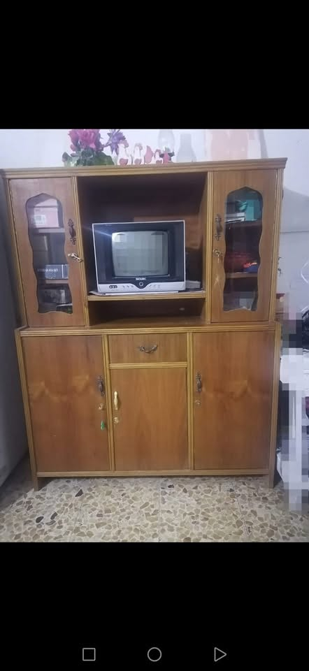 ميز يرهم ميز تلفزيون ويرهم مكتبة ويرهم كلشي تزكام السعر ٢٢٥ وبي مجال قليل ***********
