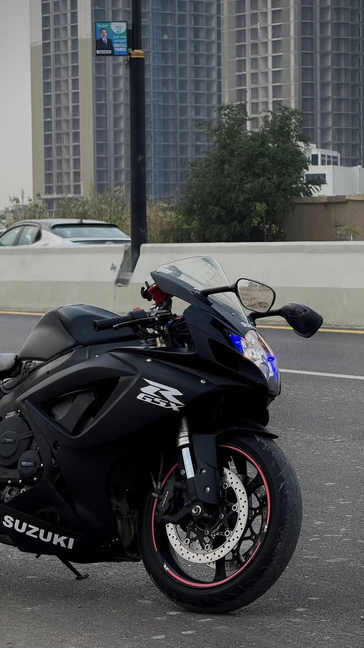 السلام عليكم 
جكسر مديل 2007 600cc 
عليها برمجه تفريغ وطلقات 
واكزوس بروكس اصلي صوتها رعب
هدرز بي بوابه تكدر تشغلها تصير كاتم او صوت
عنبار امامي برمبو 
تخم تاير جديد برجستون 
عليها ادامه كامله من نوزلات وثلاجه وكامل 
تخم بلكات ngk اصلي 
فيتبم USA اصلي جديد 
باتري BS 
كفر بلادي اصلي
الدراجه كامله نكره سلف 
الدراجه مكفوله من كلشي مابيها كل مشكله 
مكان الدراجه بغداد المنصور او شارع فلسطين 
للاتصال ***********
