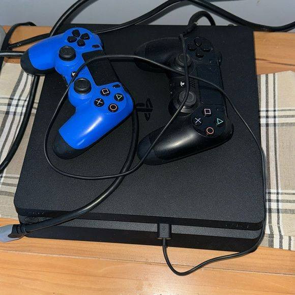 السلام عليكم . متوفر PS4 سلم وفات قطعتيين نظافه 95 💯 مفتوح تنظيف فقط
سعر الفات 150 الف 
سعر السلم 175 الف 
مع ملحقات كامله .مكاني بابل


**إذا كنت صاحب هذا الإعلان وتريد حذفه لأي سبب، رجاءا أرسل رسالة إلى الدعم الفني**