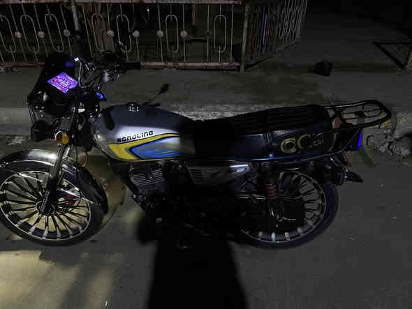 السلام عليكم ايراني سونك 2026 للبيع 
استعمال شهر واحد فقط
كهربائيات شغالة كلهن
المكينة مال شركة ما مجفتة واي نقص مابيها
اوراق كامله بس ممدفوع كمركها وممرقمة
ماشية 6000 بس
السعر  : 850 الف وبيها مجال بسيط 
التواصل واتساب : ***********
